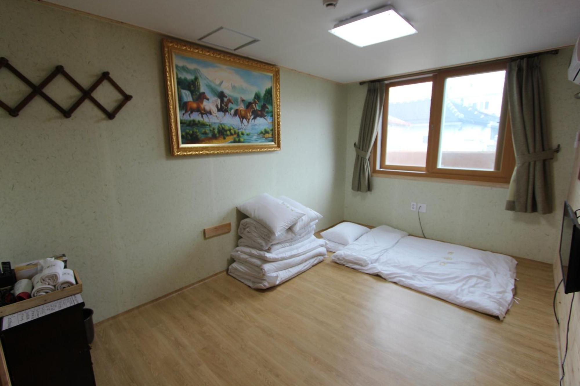 Dasomchae Hanok stay Gwangju Metropolitan City Rum bild